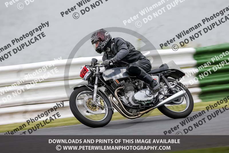 Vintage motorcycle club;eventdigitalimages;mallory park;mallory park trackday photographs;no limits trackdays;peter wileman photography;trackday digital images;trackday photos;vmcc festival 1000 bikes photographs